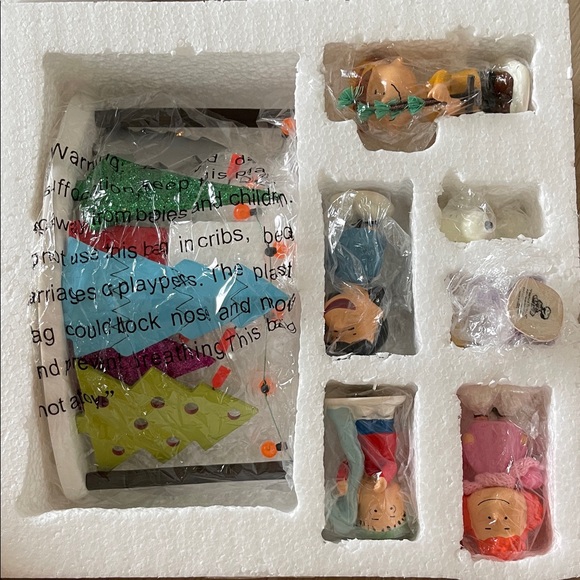 Department 56 “Peanuts Tree Lot” Set - Picture 10 of 14